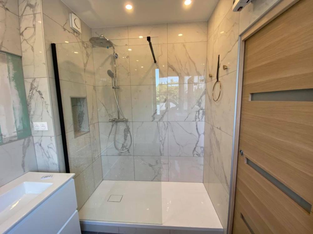 salle de bain près de Le Doulieu